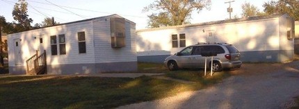 Woodlawn Courts Mobile Home in Denison, TX - Building Photo - Building Photo