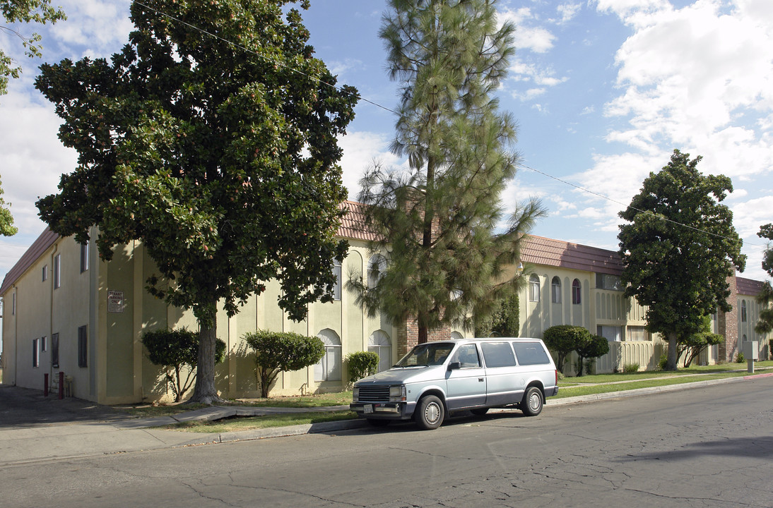 5629 E Huntington Ave in Fresno, CA - Foto de edificio