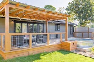 2405 Trafalgar Dr in Austin, TX - Building Photo