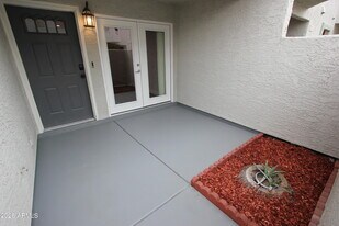 850 S River Dr in Tempe, AZ - Building Photo