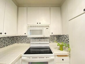 355 S Los Robles Ave in Pasadena, CA - Building Photo - Building Photo