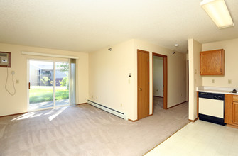 River Oaks Apartments in Des Moines, IA - Building Photo - Interior Photo