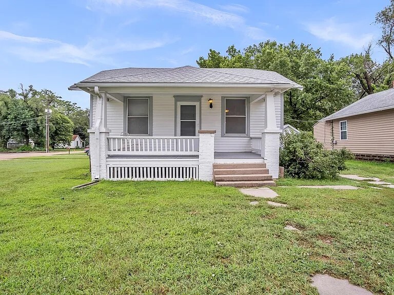 1622 N Main St in Newton, KS - Building Photo