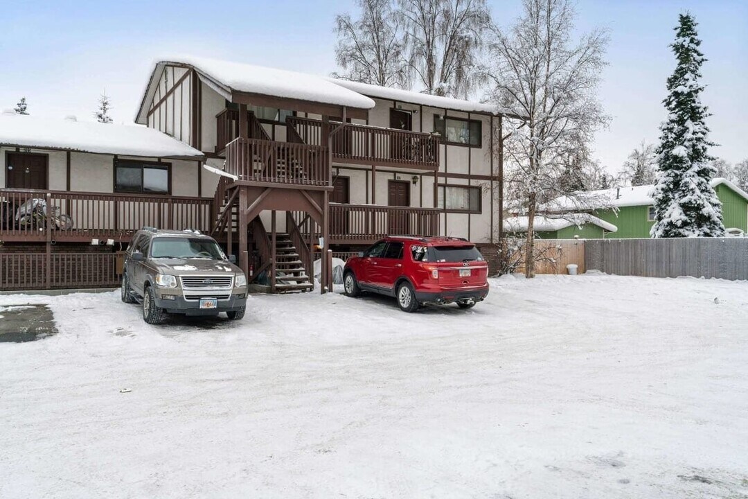 12332 End St in Anchorage, AK - Building Photo