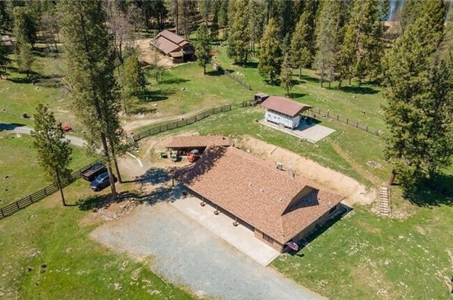 9850 Ernst Rd in Coulterville, CA - Building Photo - Building Photo