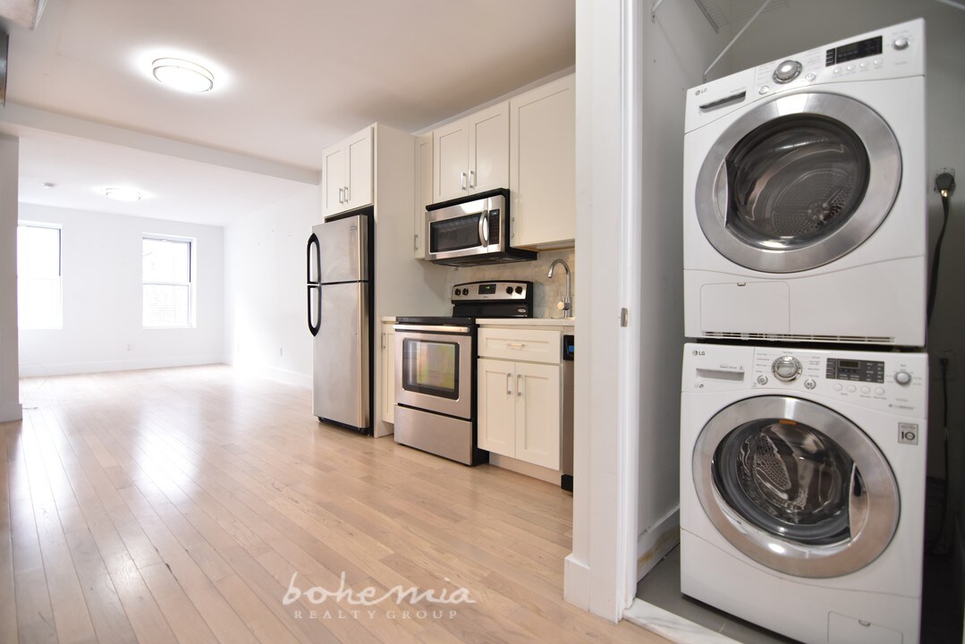 510 E 117th St in New York, NY - Building Photo