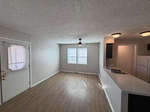 9604 Elgin Ave in Lubbock, TX - Foto de edificio - Building Photo