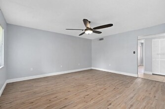 4809 S Texas Ave in Orlando, FL - Foto de edificio - Building Photo