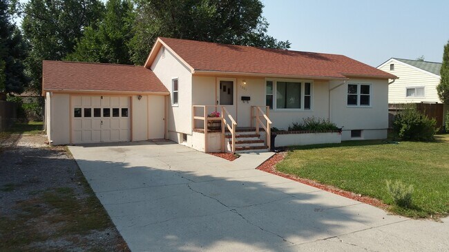 property at 1003 W Fremont Ave