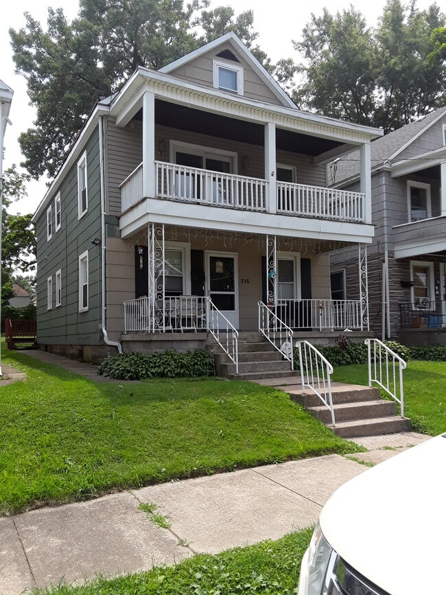 715 E 4th St, Unit 2nd flr