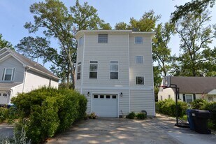 708 13th St in Virginia Beach, VA - Building Photo