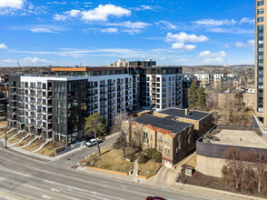 Lakeshore Arms Apartments in Minneapolis, MN - Building Photo - Building Photo