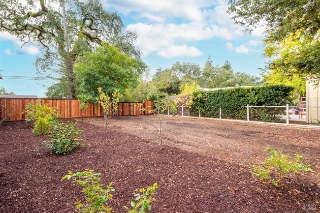 681 S Fitch Mountain Rd in Healdsburg, CA - Building Photo - Building Photo