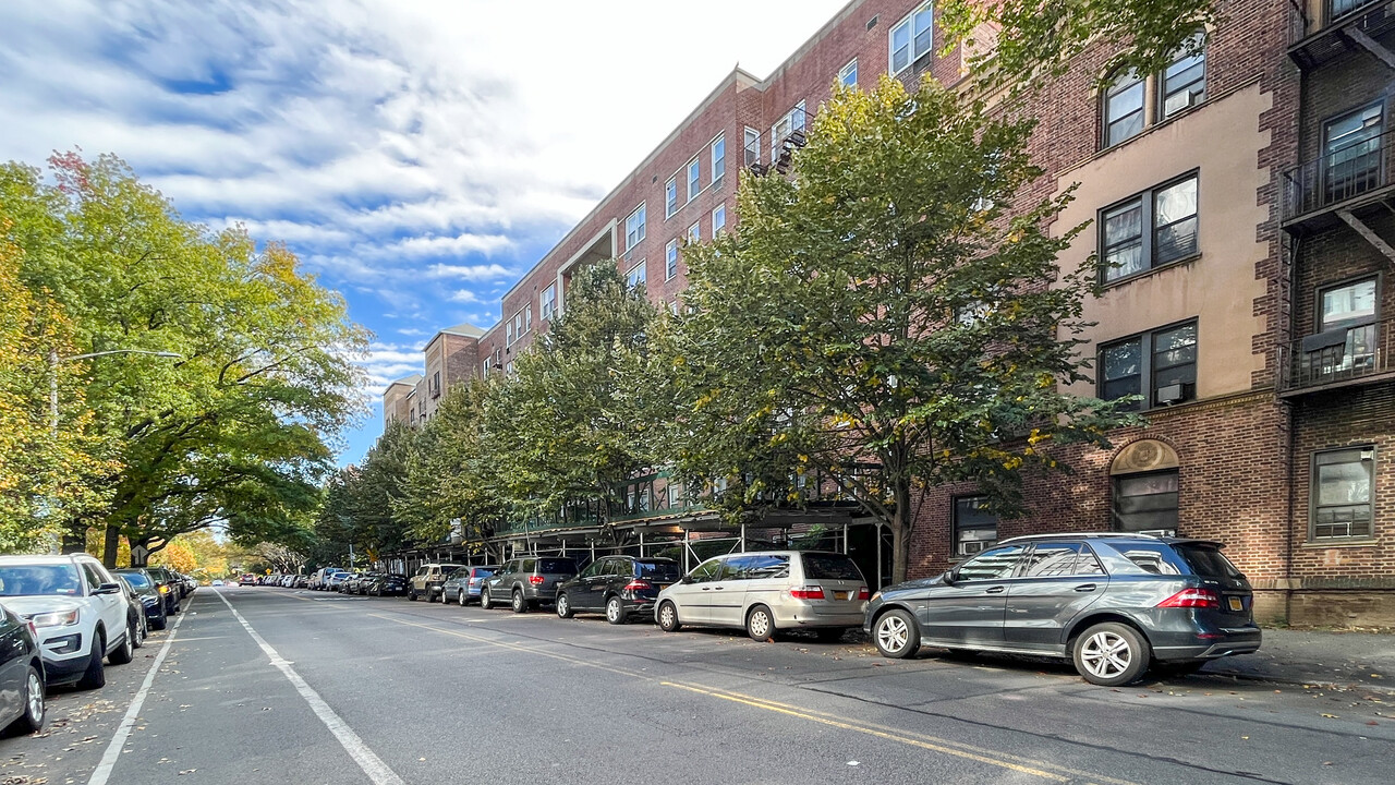 Imperial Sanford in Flushing, NY - Building Photo