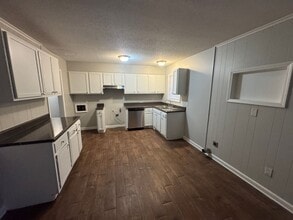 4225 Arrowhead Rd in Memphis, TN - Building Photo - Building Photo