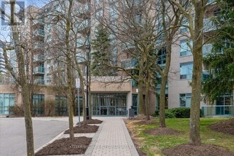 3 Ellesmere St in Richmond Hill, ON - Building Photo - Building Photo