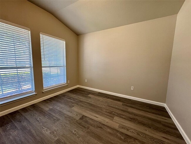 221 Baldwin St in Hutto, TX - Building Photo - Building Photo