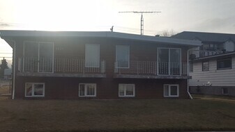 4501-4555 55 Ave in Olds, AB - Building Photo