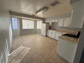 1613 N Erwin St in Ridgecrest, CA - Building Photo - Building Photo