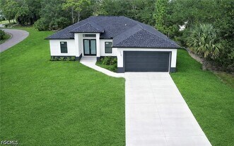 2522 Alice Pl in Lehigh Acres, FL - Building Photo