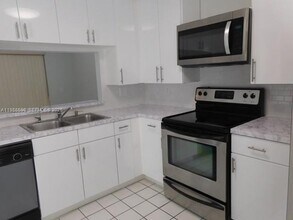 17038 NW 66th Ct in Hialeah, FL - Building Photo - Building Photo