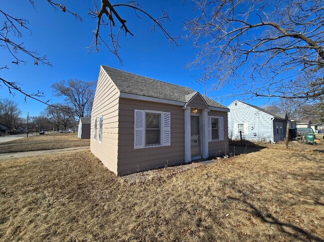 property at 158 S Roosevelt Rd