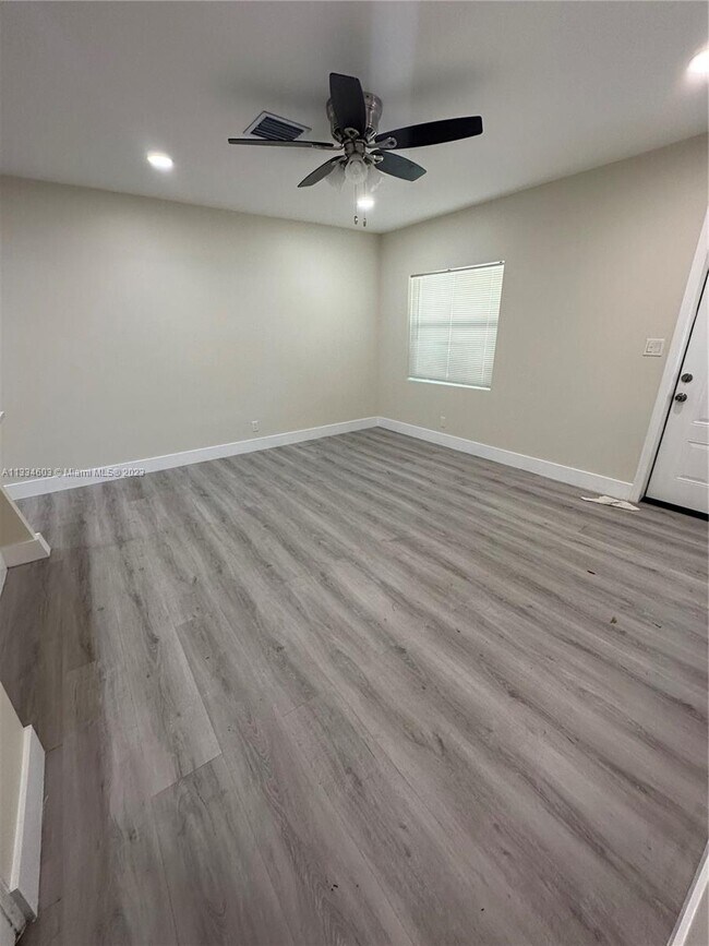 2434 Polk St-Unit -(front) in Hollywood, FL - Building Photo - Building Photo