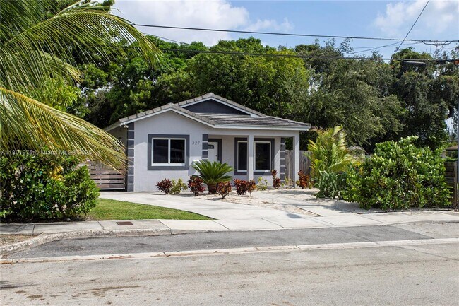 327 NW 47th St in Miami, FL - Building Photo - Building Photo