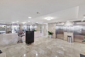 345 Ocean Dr in Miami Beach, FL - Building Photo - Building Photo