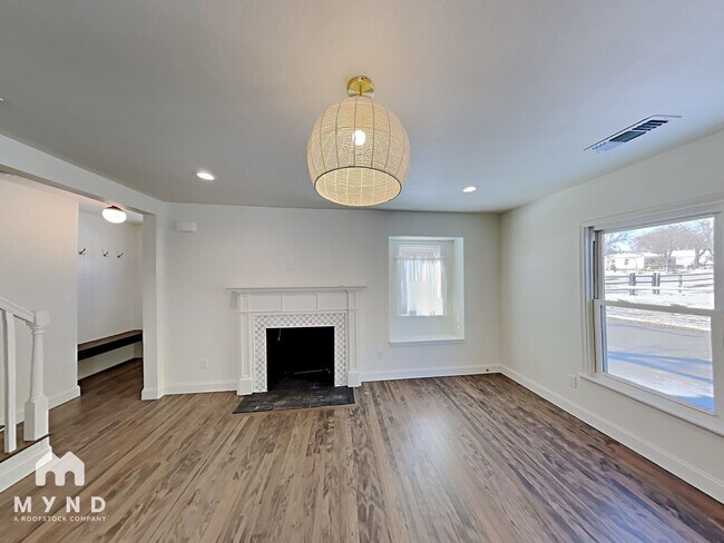 110 N Ravinia Dr in Dallas, TX - Building Photo - Building Photo