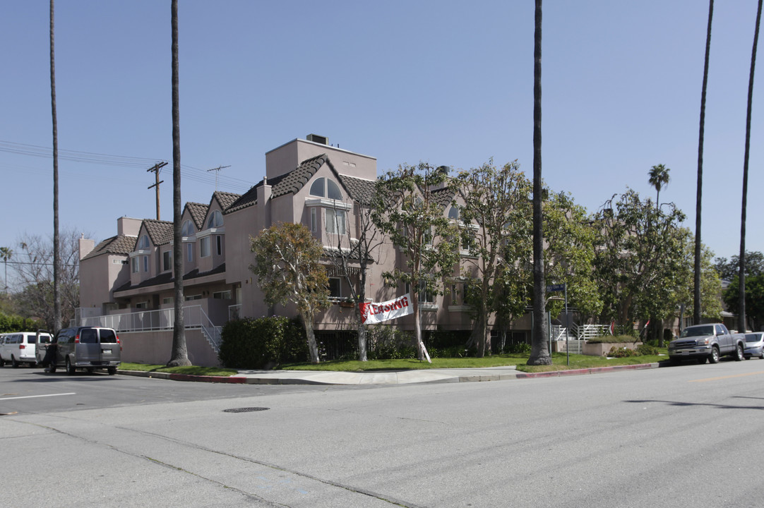 13119 Moorpark St in Van Nuys, CA - Foto de edificio