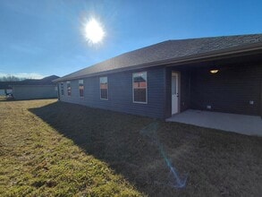 147 La Vista Dr in Waynesville, MO - Building Photo - Building Photo