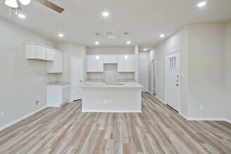 9193 Dietz Elkhorn Rd in Boerne, TX - Foto de edificio - Building Photo