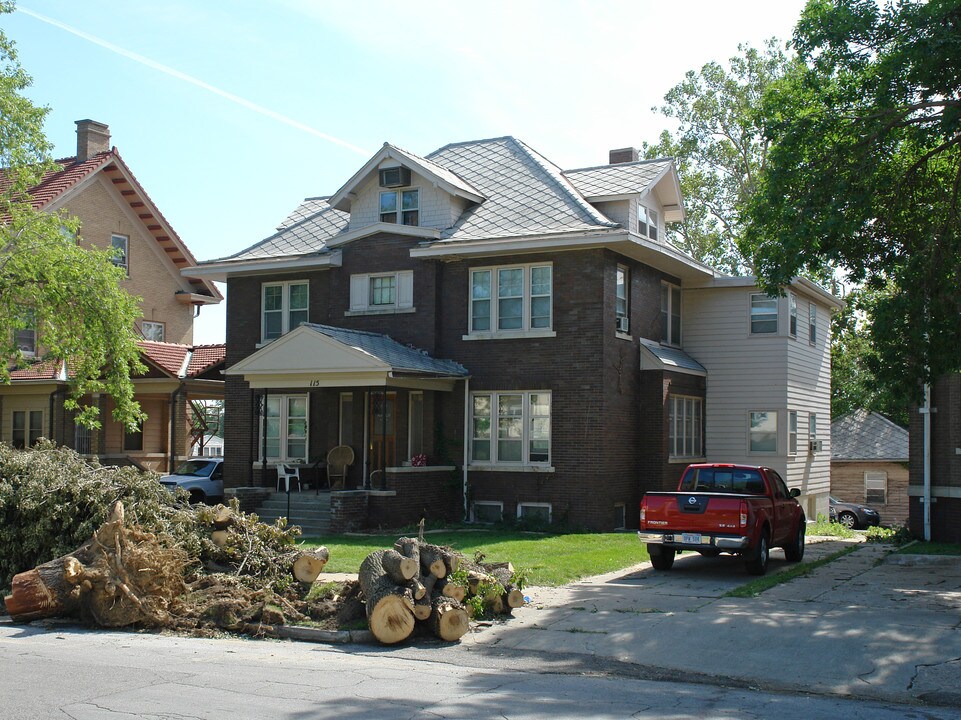 115 S 38th Ave in Omaha, NE - Foto de edificio