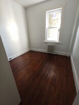 26 Caroline Ave, Unit 1st Floor in Clifton, NJ - Building Photo