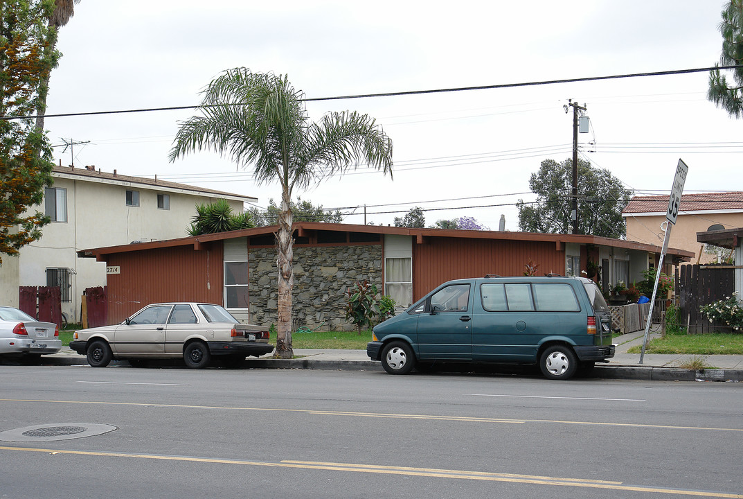 2714 Mcfadden Ave in Santa Ana, CA - Building Photo