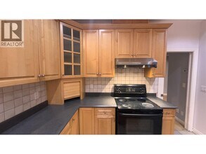 7573 17th Ave in Burnaby, BC - Building Photo - Building Photo