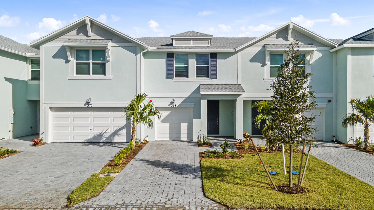 368 Salisbury Cir in Fort Pierce, FL - Foto de edificio