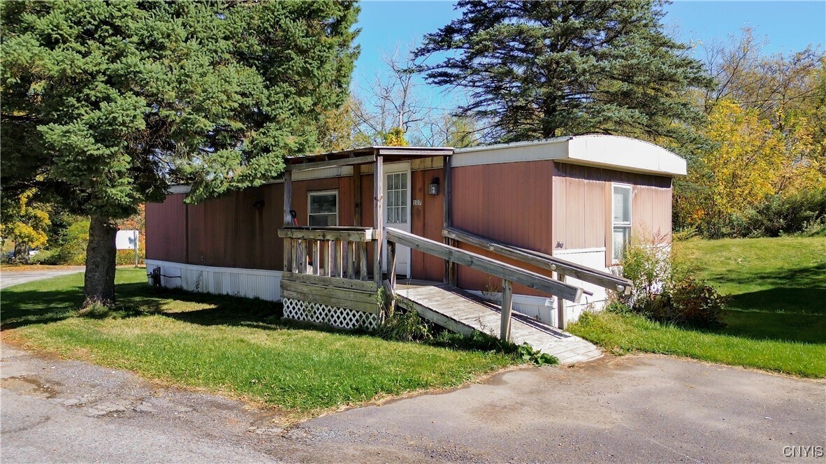 107 Mountain View Ln in Mohawk, NY - Building Photo