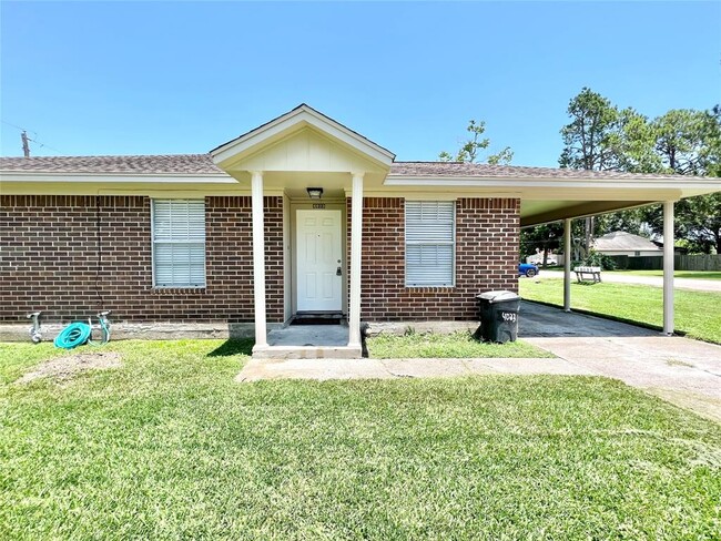 4023 Avenue Q 1/2 in Santa Fe, TX - Building Photo - Building Photo