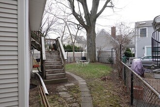 9 Crescent Square in Newton, MA - Building Photo - Building Photo