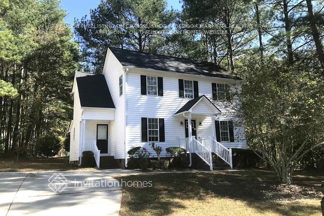 103 St Johns St in Knightdale, NC - Foto de edificio