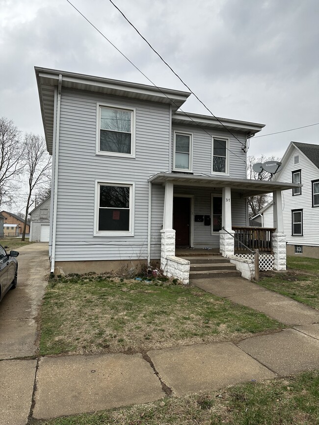 317 Highland Ave, Unit Lower in Beloit, WI - Building Photo - Building Photo