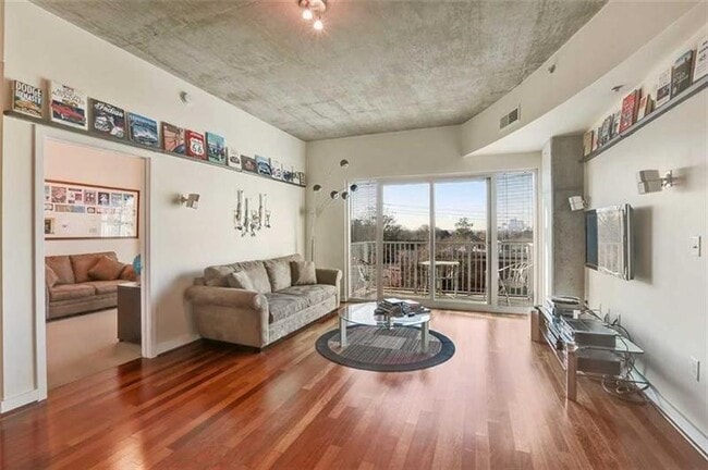 250 Pharr Rd NE in Atlanta, GA - Building Photo - Building Photo