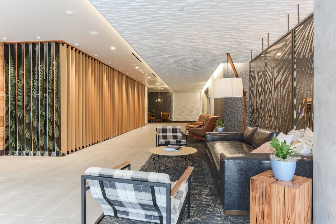 Hollis in Portland, OR - Building Photo