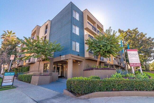 Windsor Court in Los Angeles, CA - Foto de edificio - Building Photo