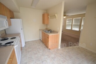 1304 Ivy St in Nampa, ID - Building Photo - Building Photo