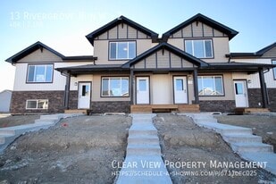 13 Rivergrove Run W in Lethbridge, AB - Building Photo