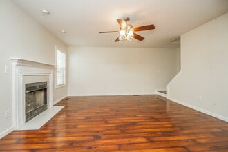 2814 Tyler Ct in Spring Hill, TN - Foto de edificio - Building Photo