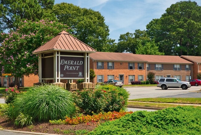 Emerald Point Apartments & Townhomes